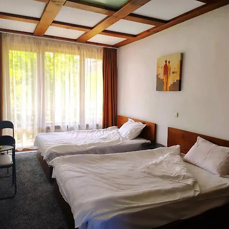 Homely 3*