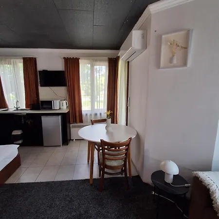 Homely 3*